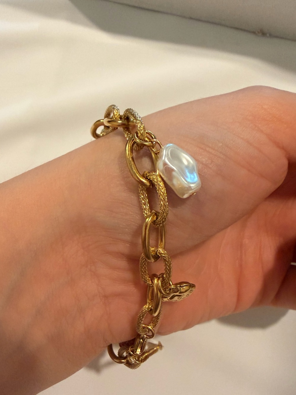 Gold Charm Bracelet with Red and White Accents - Picture 5 of 9